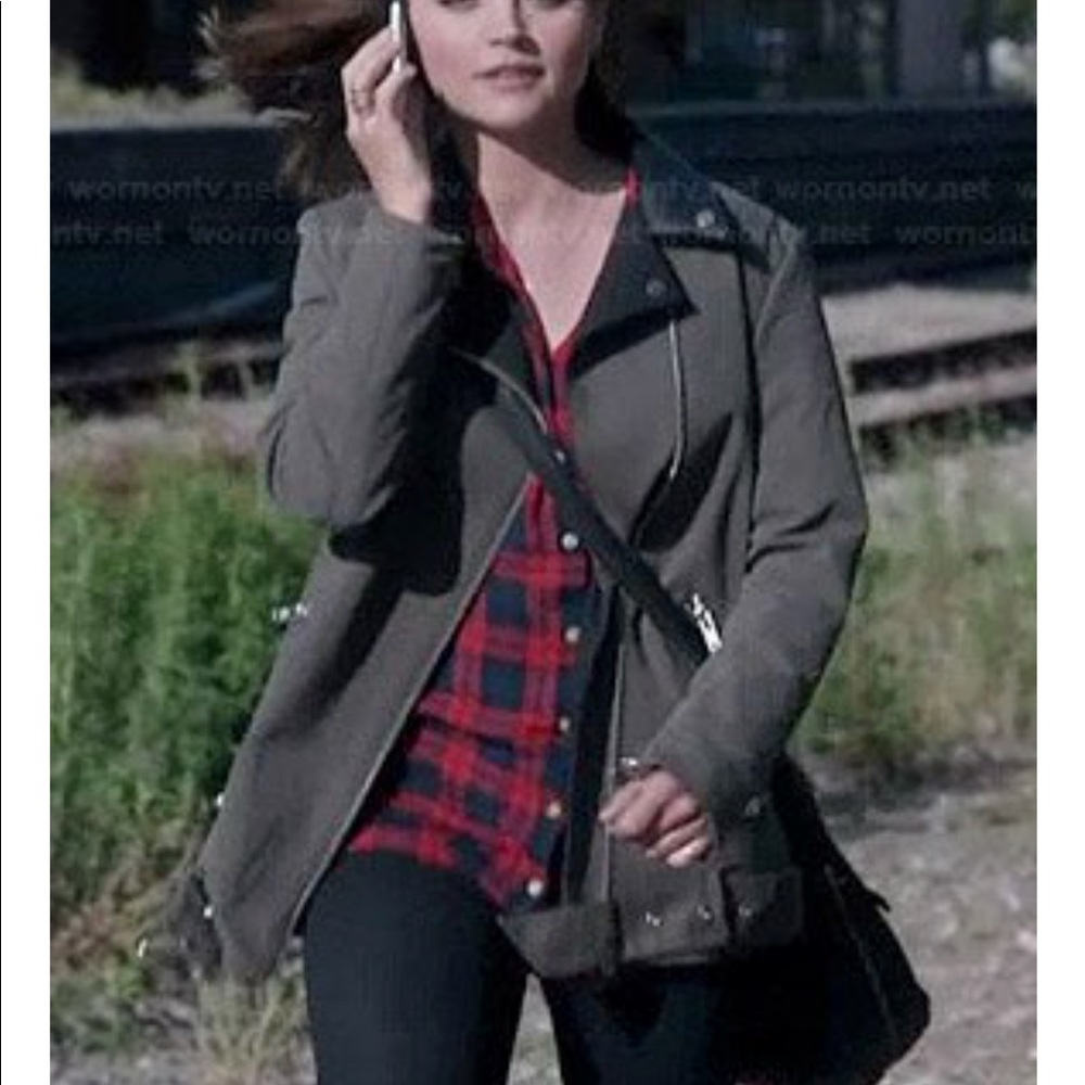 H&M Divided SA Clara Oswald shirt